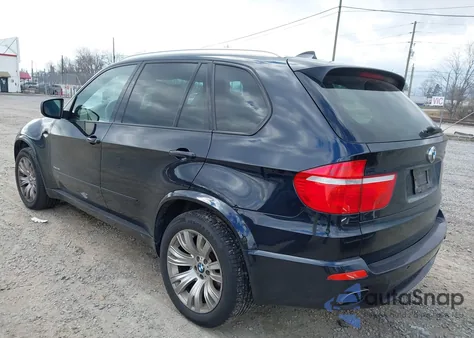 2010 BMW X5 xDrive48I z USA, uszkodzony, nr VIN 5UXFE8C53AL311437